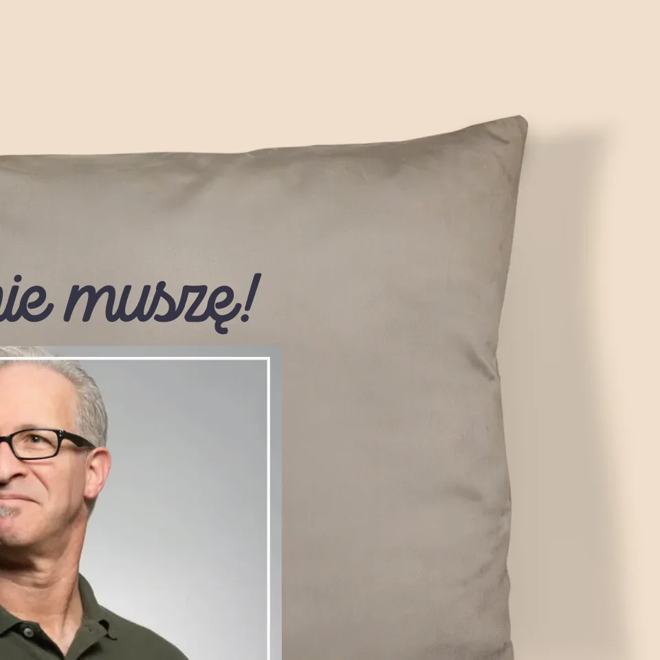 Zdjęcie i Podpis: Nic Nie Muszę! Emeryt - Poduszka z Nadrukiem - Image 2