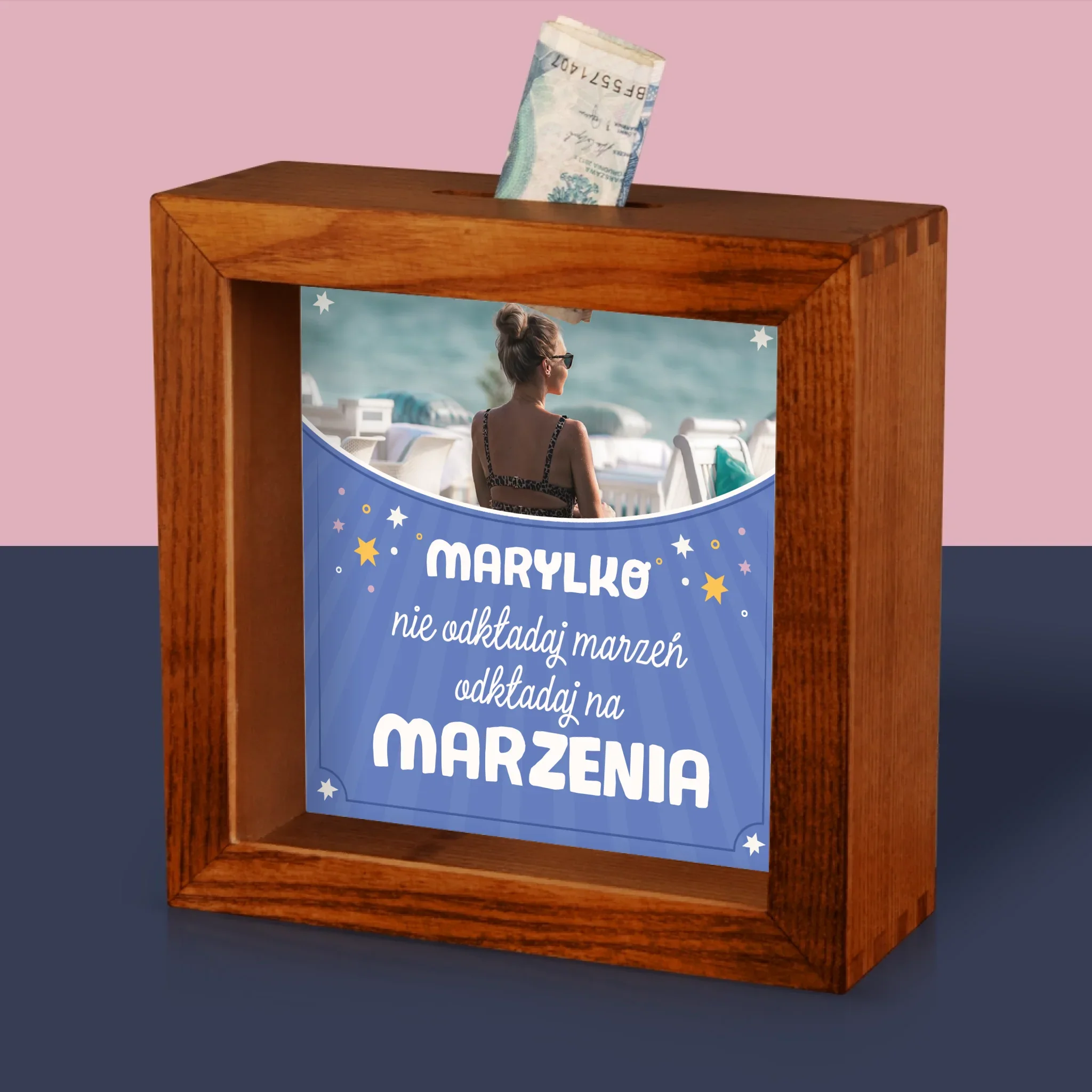 Zdjęcie I Podpis: Nie Odkładaj Marzeń - Drewniana Skarbonka - Image 4