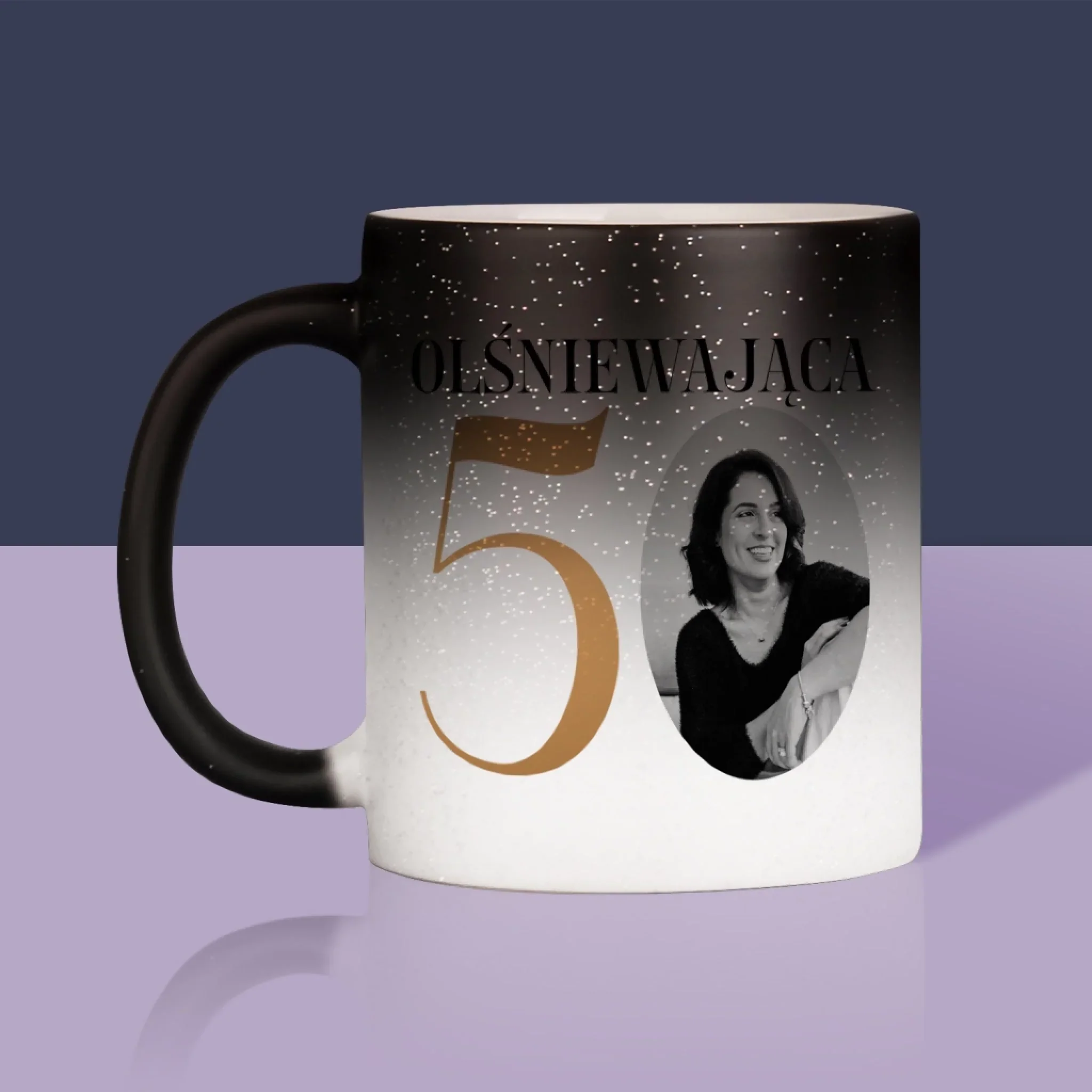 Zdjęcie I Podpis: Olśniewająca 50 - Kubek z Nadrukiem - Image 11
