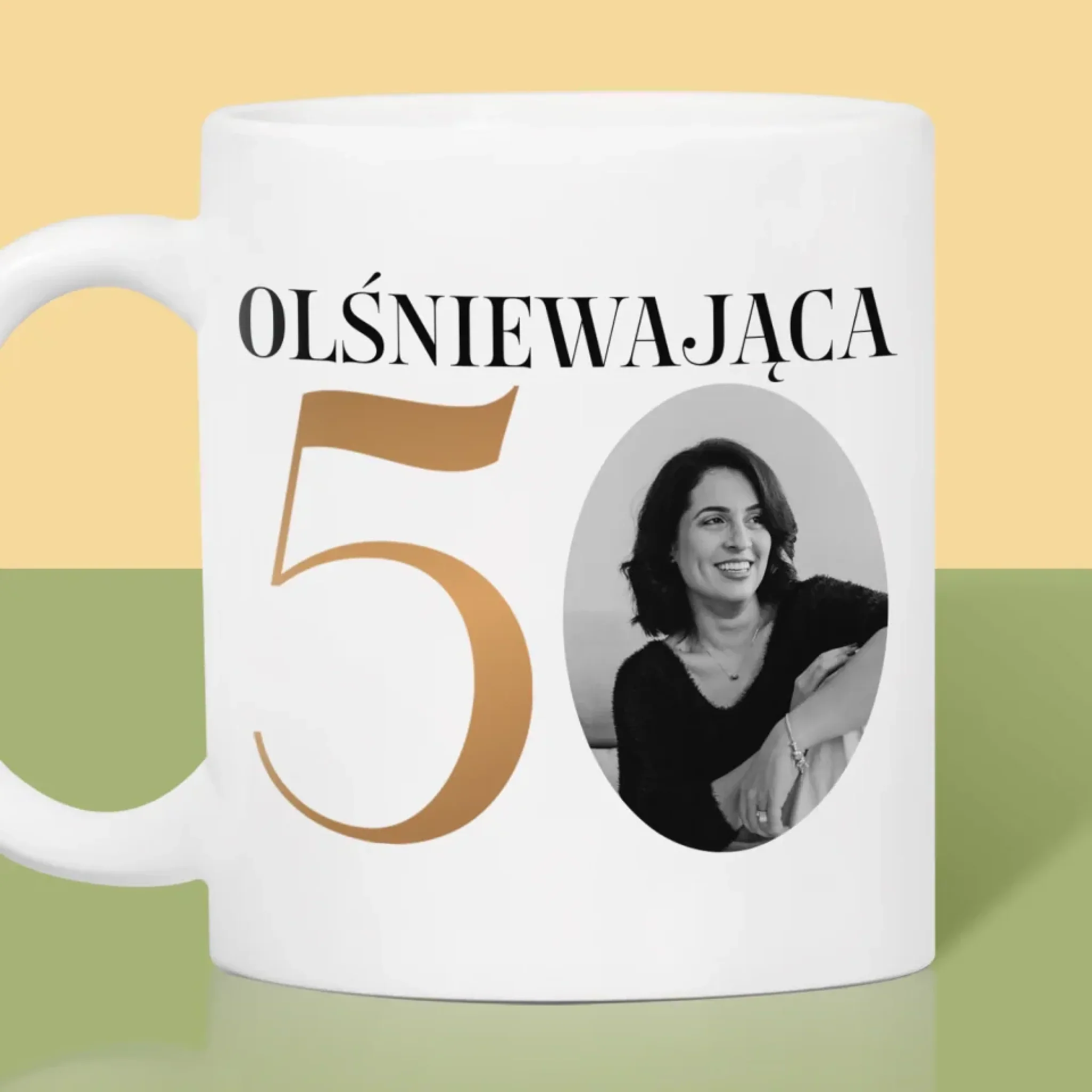 Zdjęcie I Podpis: Olśniewająca 50 - Kubek z Nadrukiem - Image 2