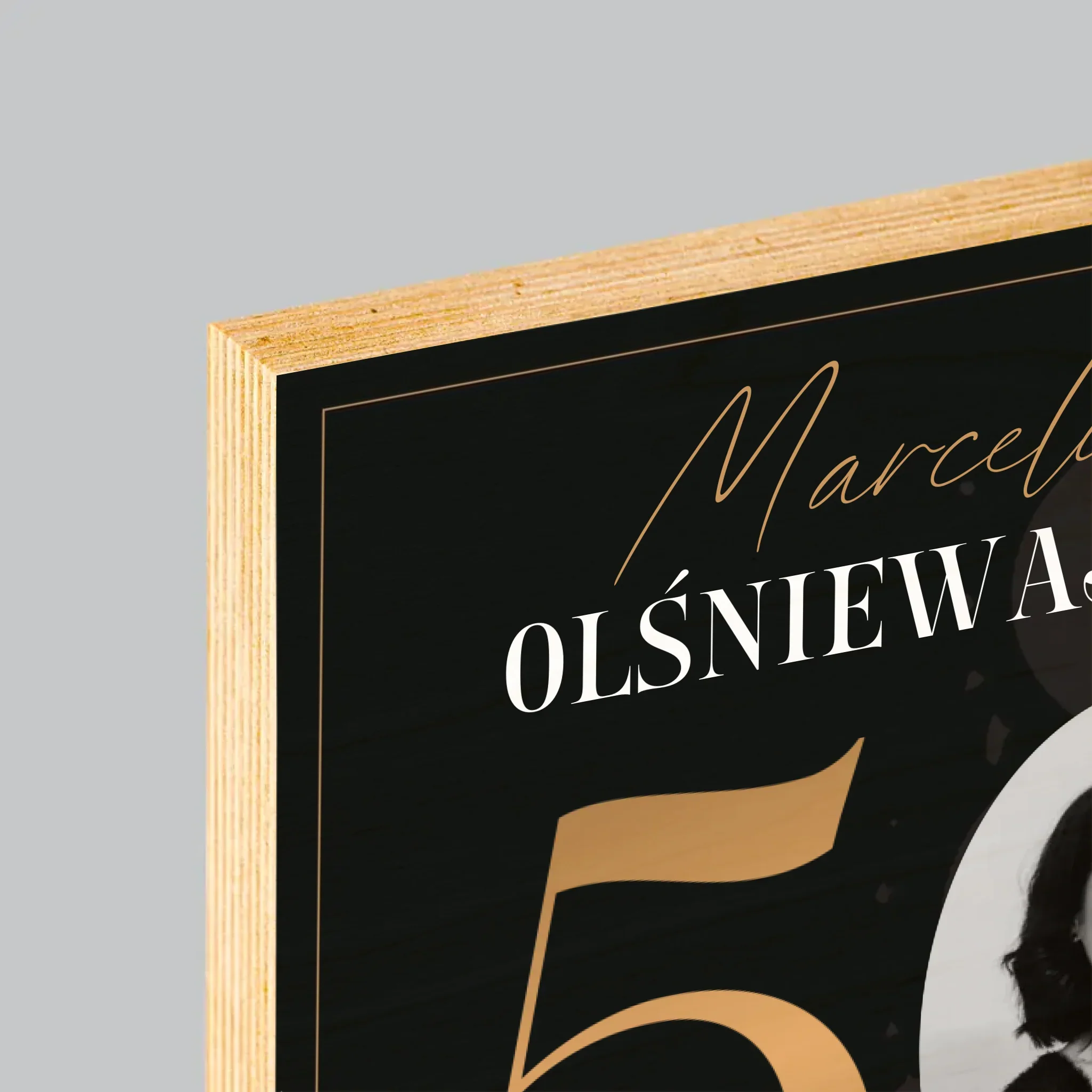 Zdjęcie I Podpis: Olśniewająca 50 - Wydruk Na Drewnie - Image 4