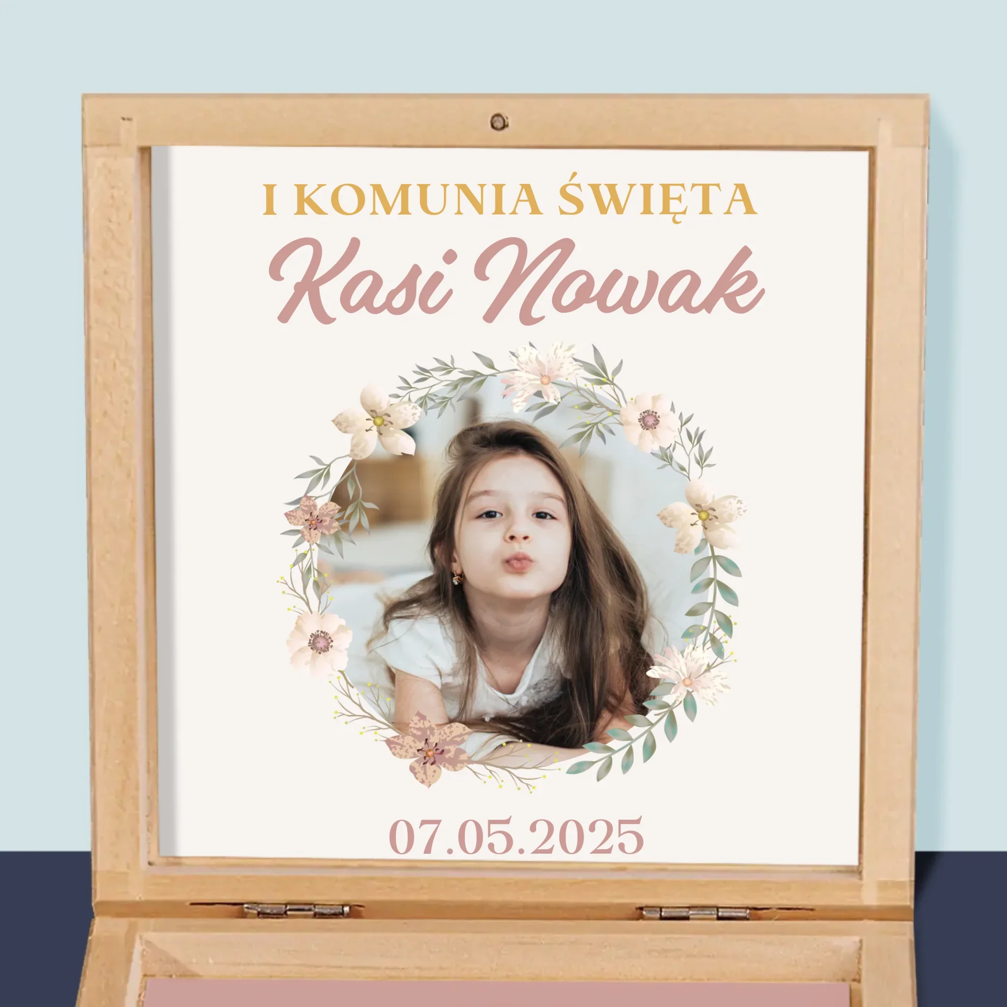 Zdjęcie i Podpis: Pierwsza Komunia Kwiaty - Różaniec w Pudełku - Image 2