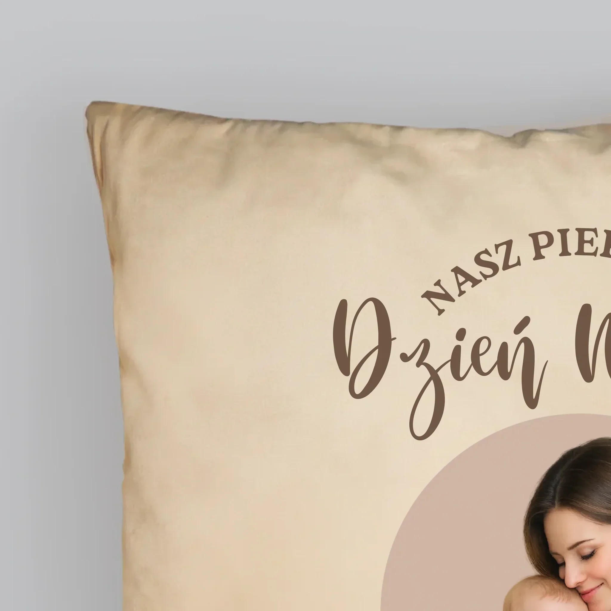 Zdjęcie i Podpis: Pierwszy Dzień Mamy - Poduszka z Nadrukiem - Image 5