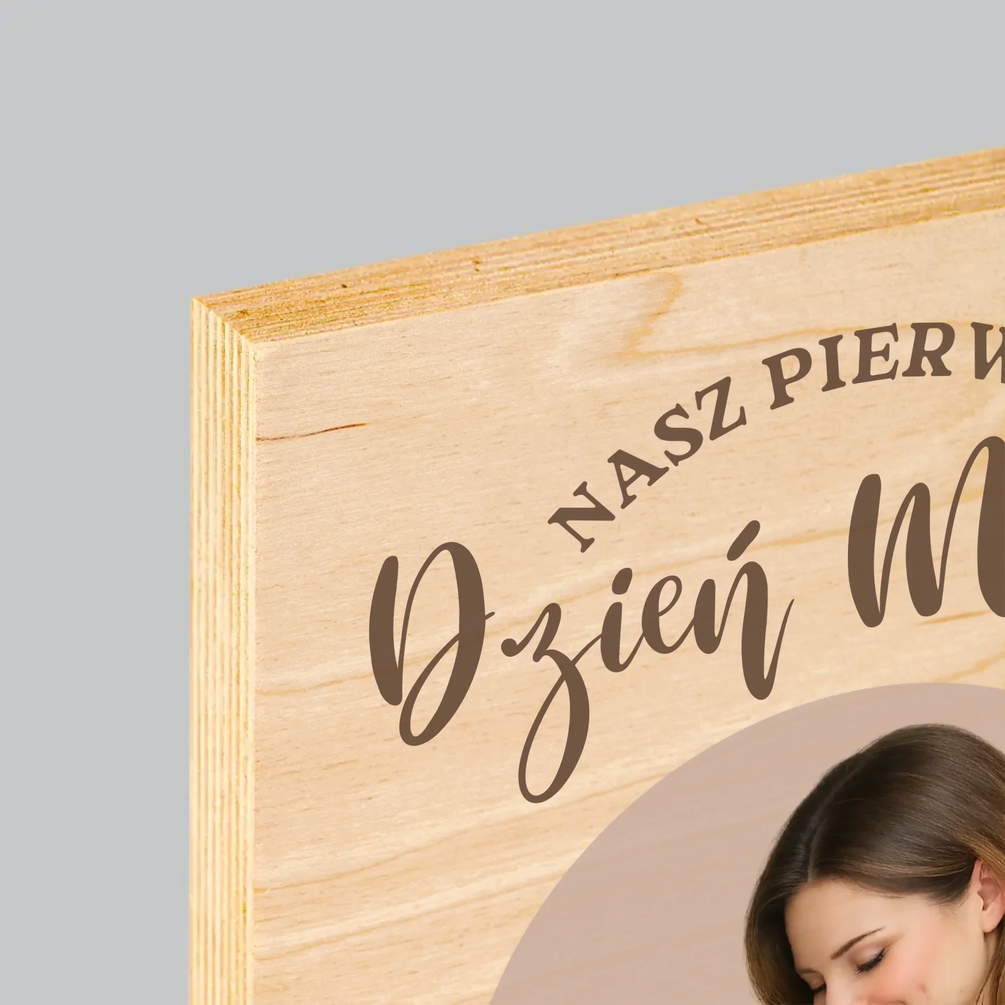 Zdjęcie i Podpis: Pierwszy Dzień Mamy - Wydruk Na Drewnie - Image 4