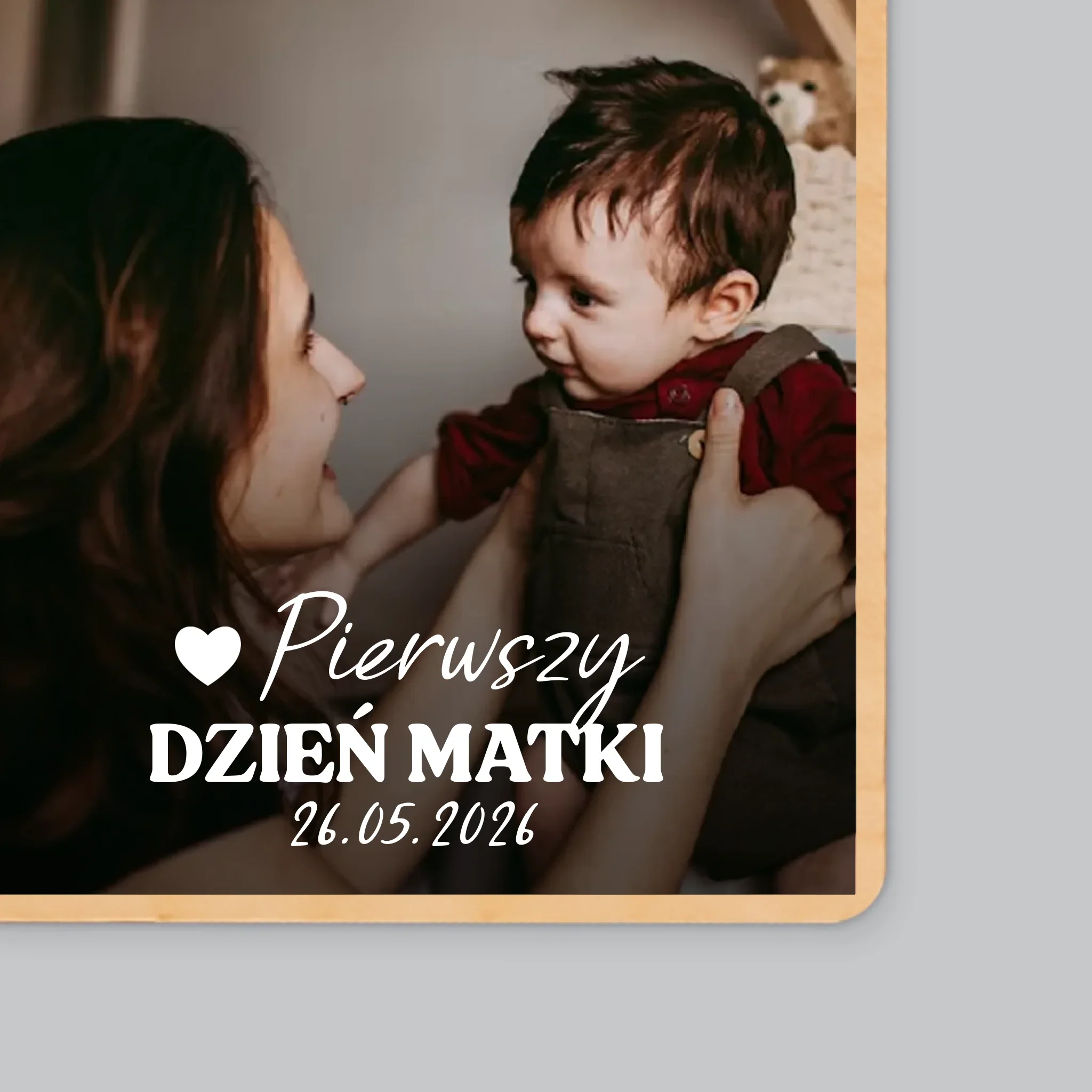 Zdjęcie i Podpis: Pierwszy Dzień Matki Serce - Magnes Drewniany - Image 2
