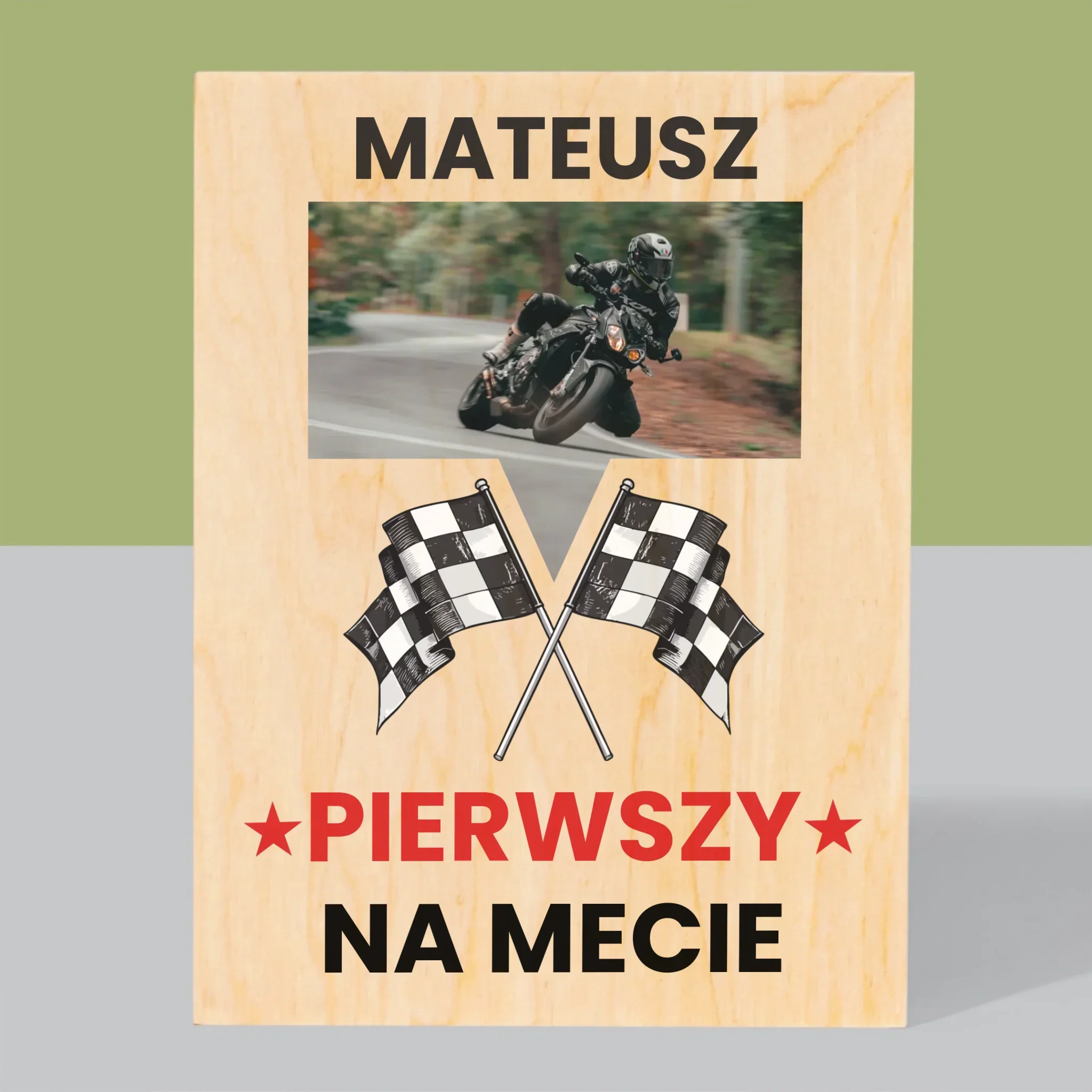Zdjęcie I Podpis: Pierwszy Na Mecie - Wydruk Na Drewnie - Image 3