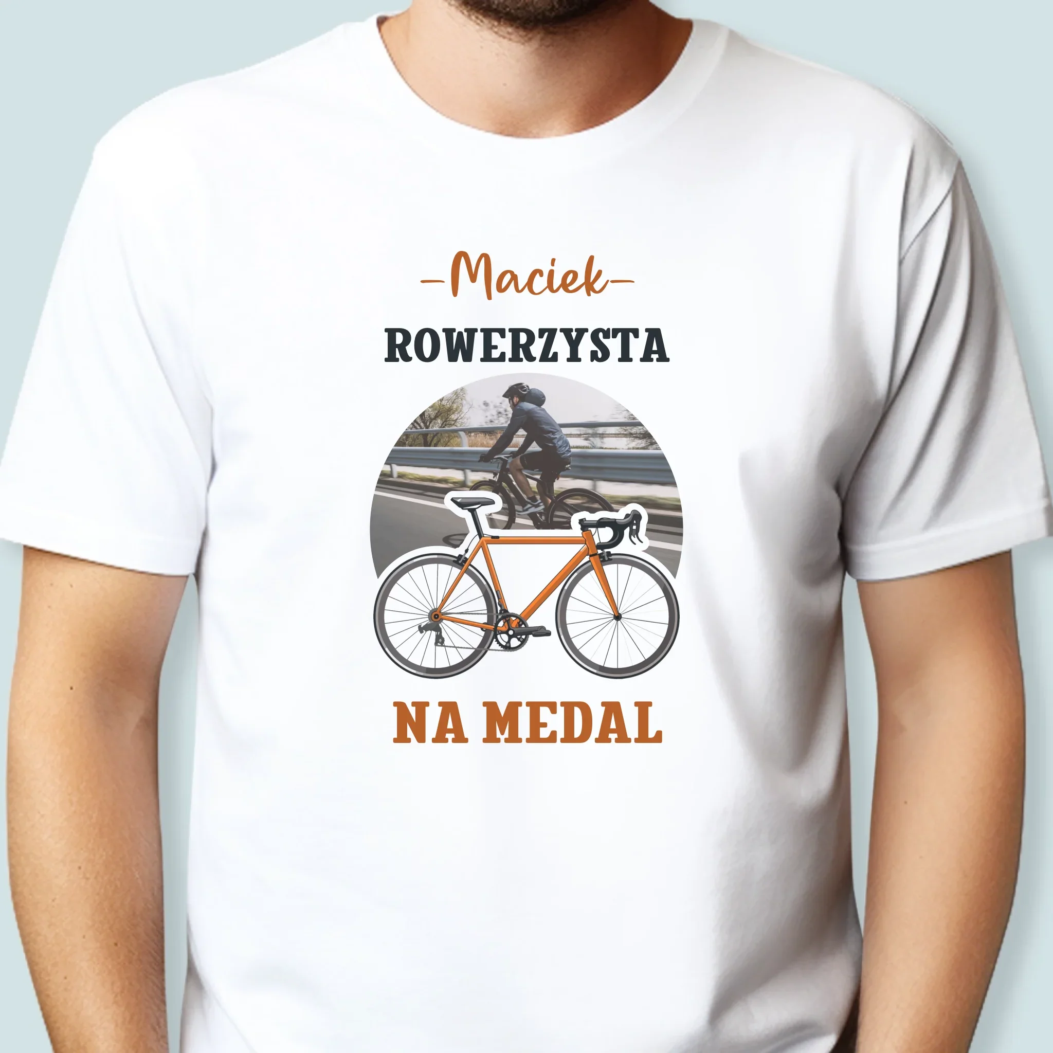 Zdjęcie I Podpis: Rowerzysta Na Medal - Koszulka Męska z Nadrukiem - Image 2
