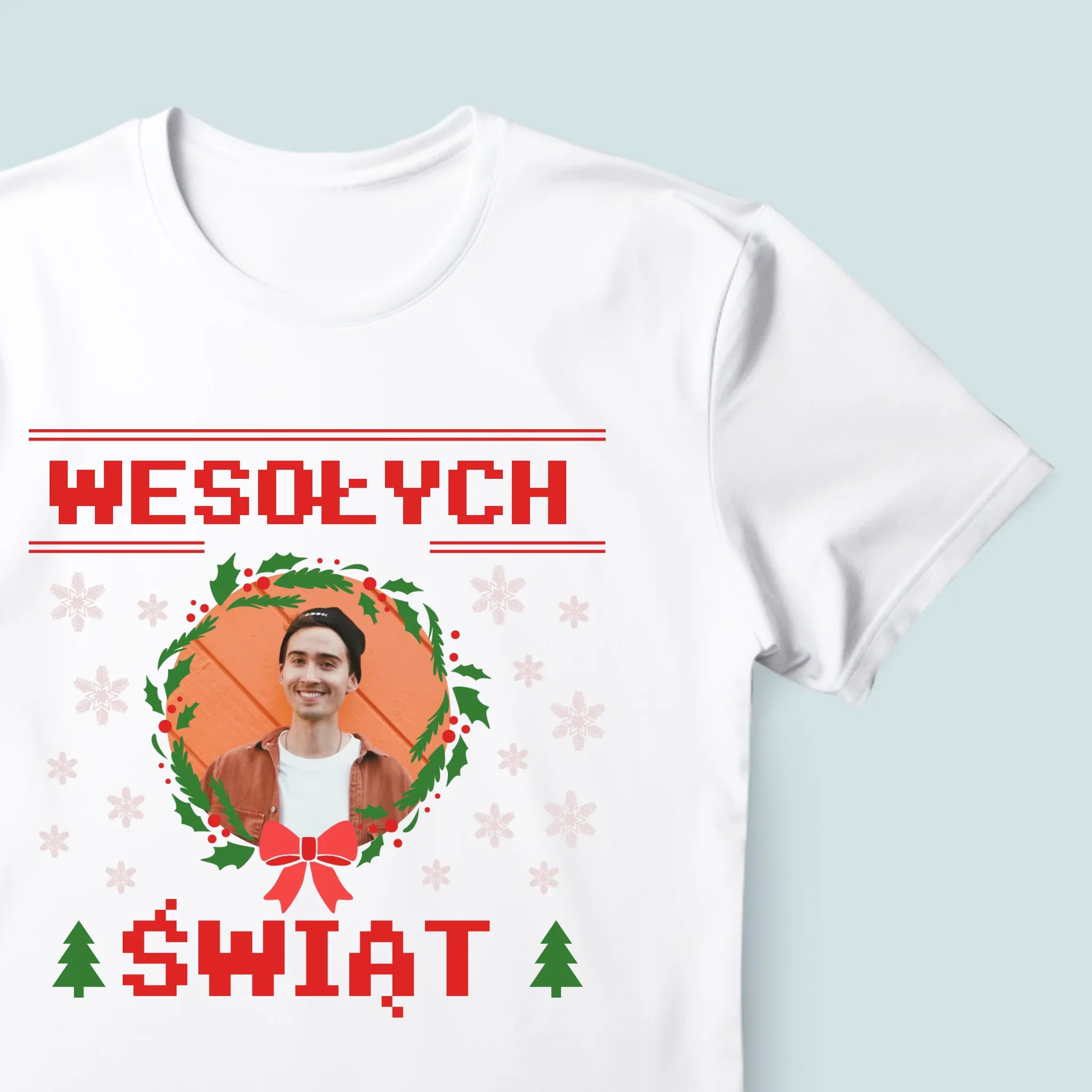Zdjęcie I Podpis: Świąteczny Sweter - Koszulka Męska z Nadrukiem - Image 4