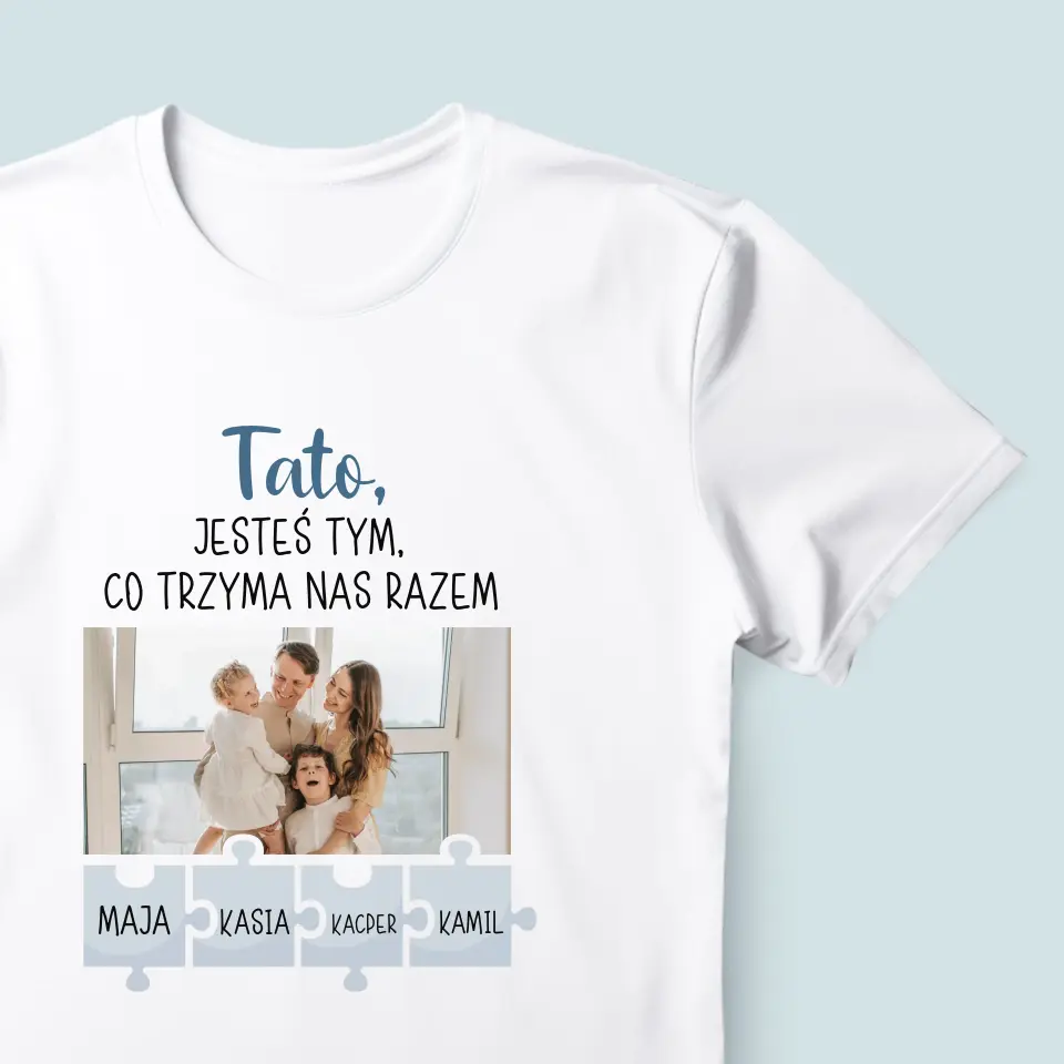 Zdjęcie i Podpis: Tato, Jesteś Tym Co Trzyma Nas Razem - Koszulka Męska z Nadrukiem - Image 4
