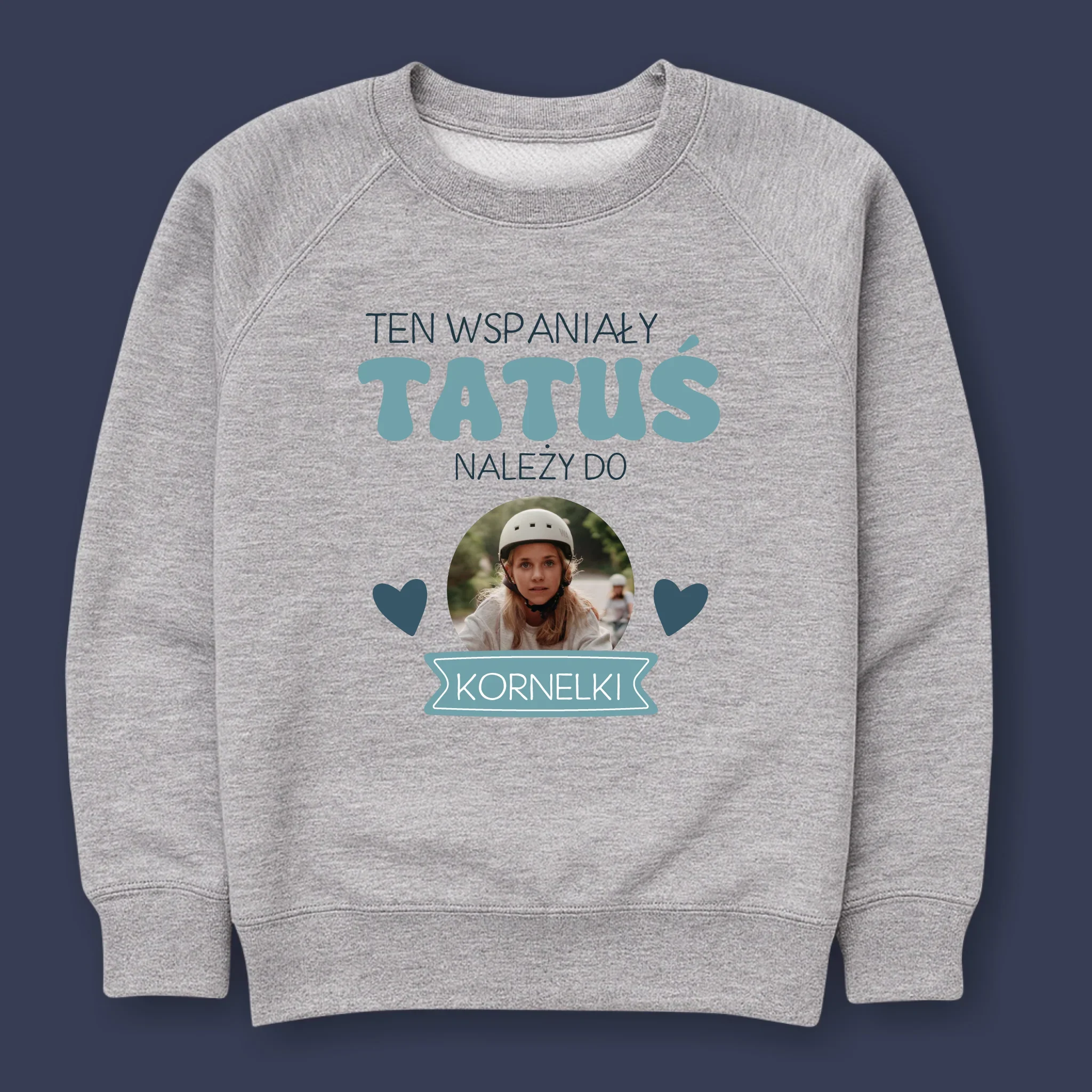 Zdjęcie I Podpis: Tatuś Należy Do - Bluza Męska Z Kapturem - Image 10