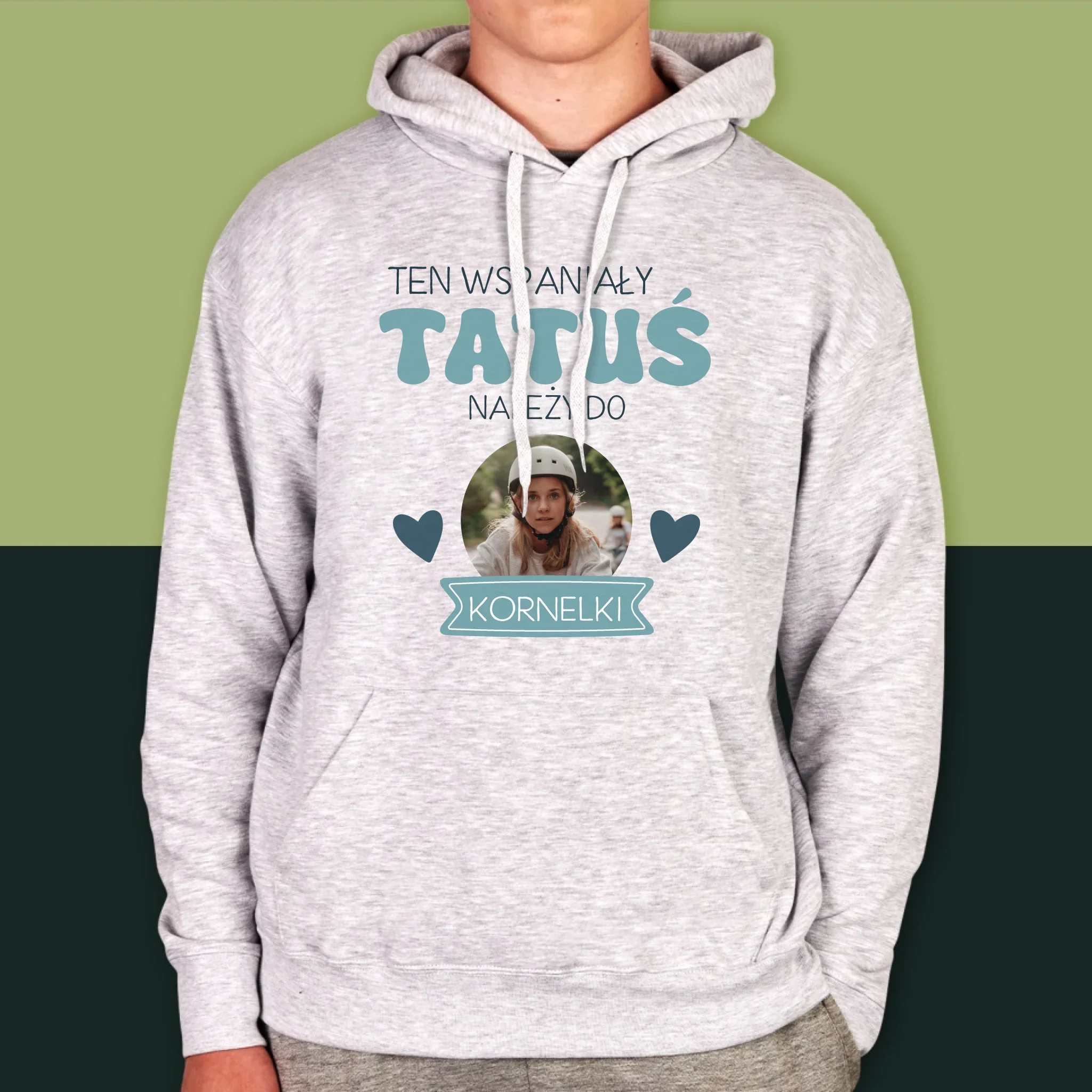 Zdjęcie I Podpis: Tatuś Należy Do - Bluza Męska Z Kapturem - Image 8