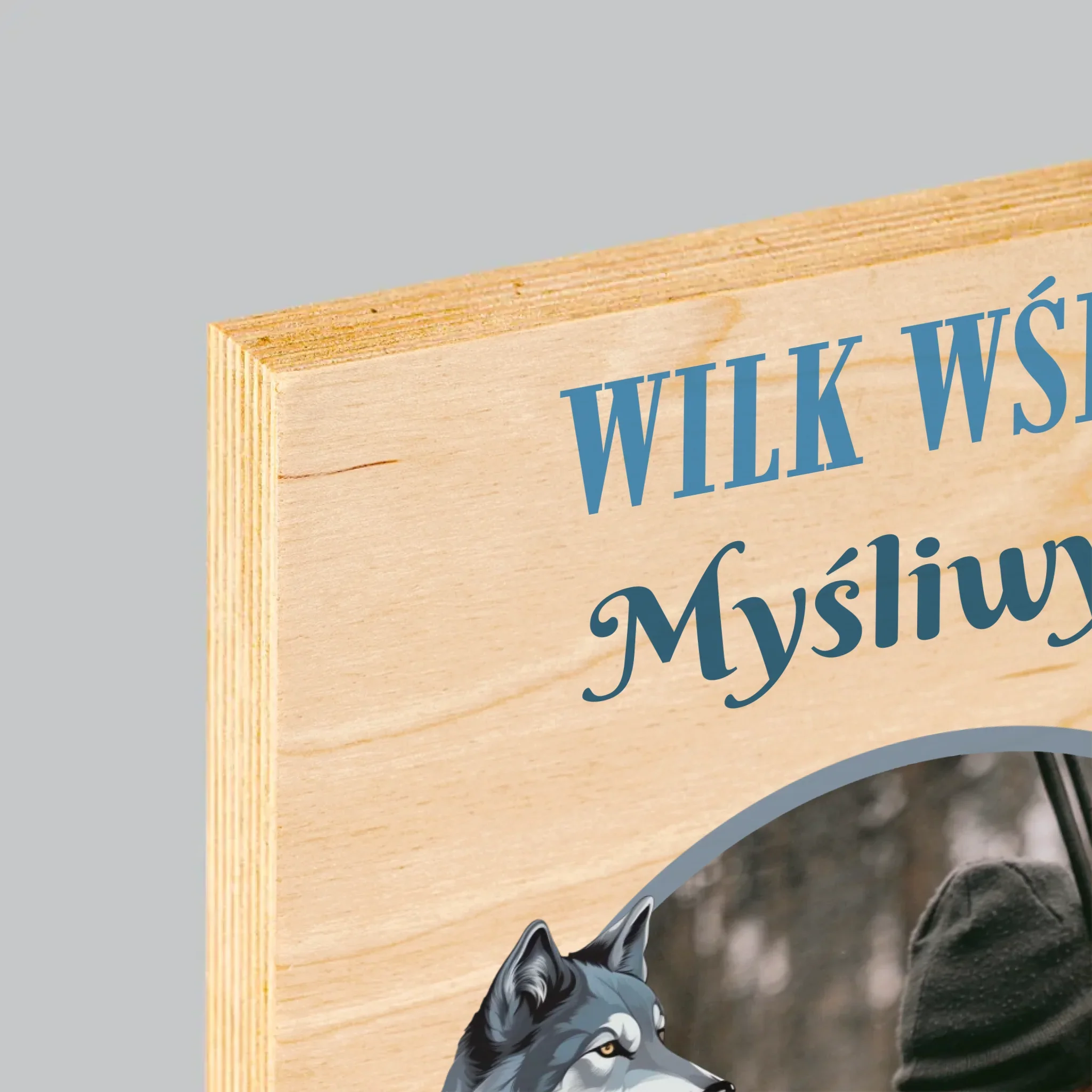 Zdjęcie I Podpis: Wilk Wśród Myśliwych - Wydruk Na Drewnie - Image 4