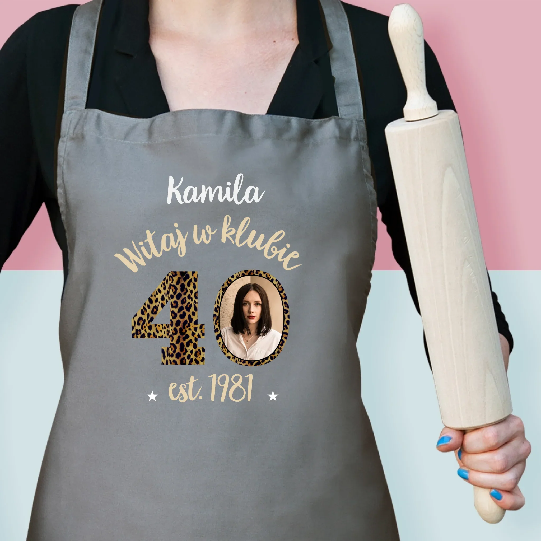 Zdjęcie I Podpis: Witaj W Klubie 40 - Fartuch z Nadrukiem - Image 2