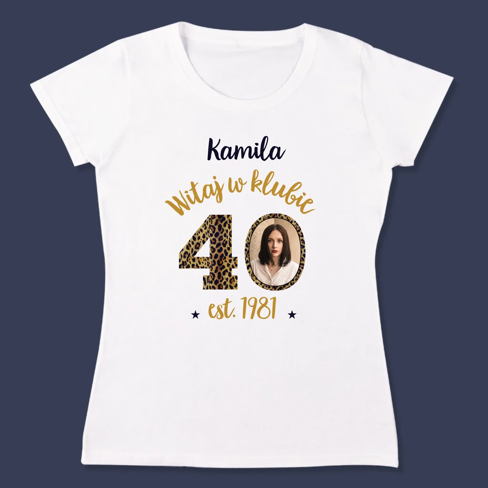 Zdjęcie I Podpis: Witaj W Klubie 40 - Koszulka Damska z Nadrukiem - Image 3
