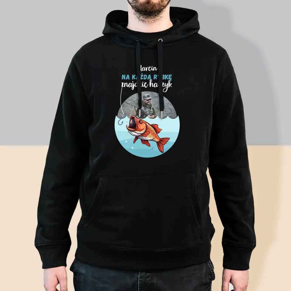 Zdjęcie i Podpis: Znajdzie Haczyk - Bluza Męska z Kapturem - Image 5