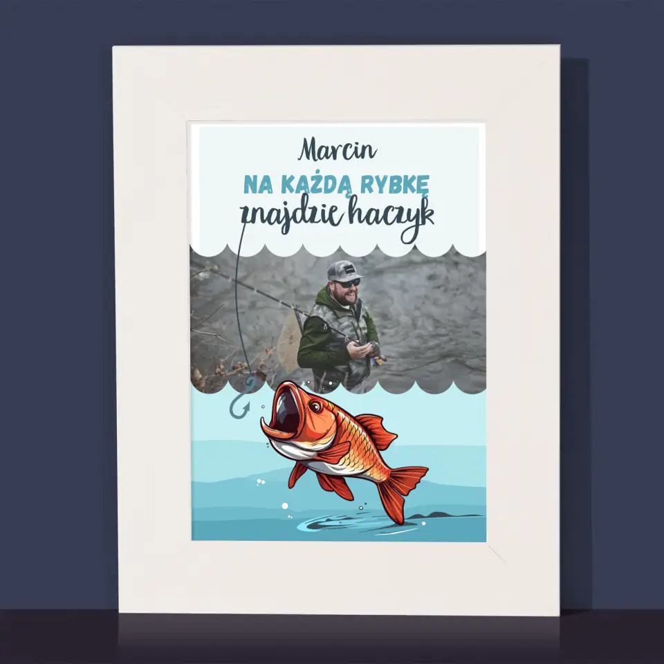 Zdjęcie i Podpis: Znajdzie Haczyk - Ramka Na Zdjęcie - Image 2